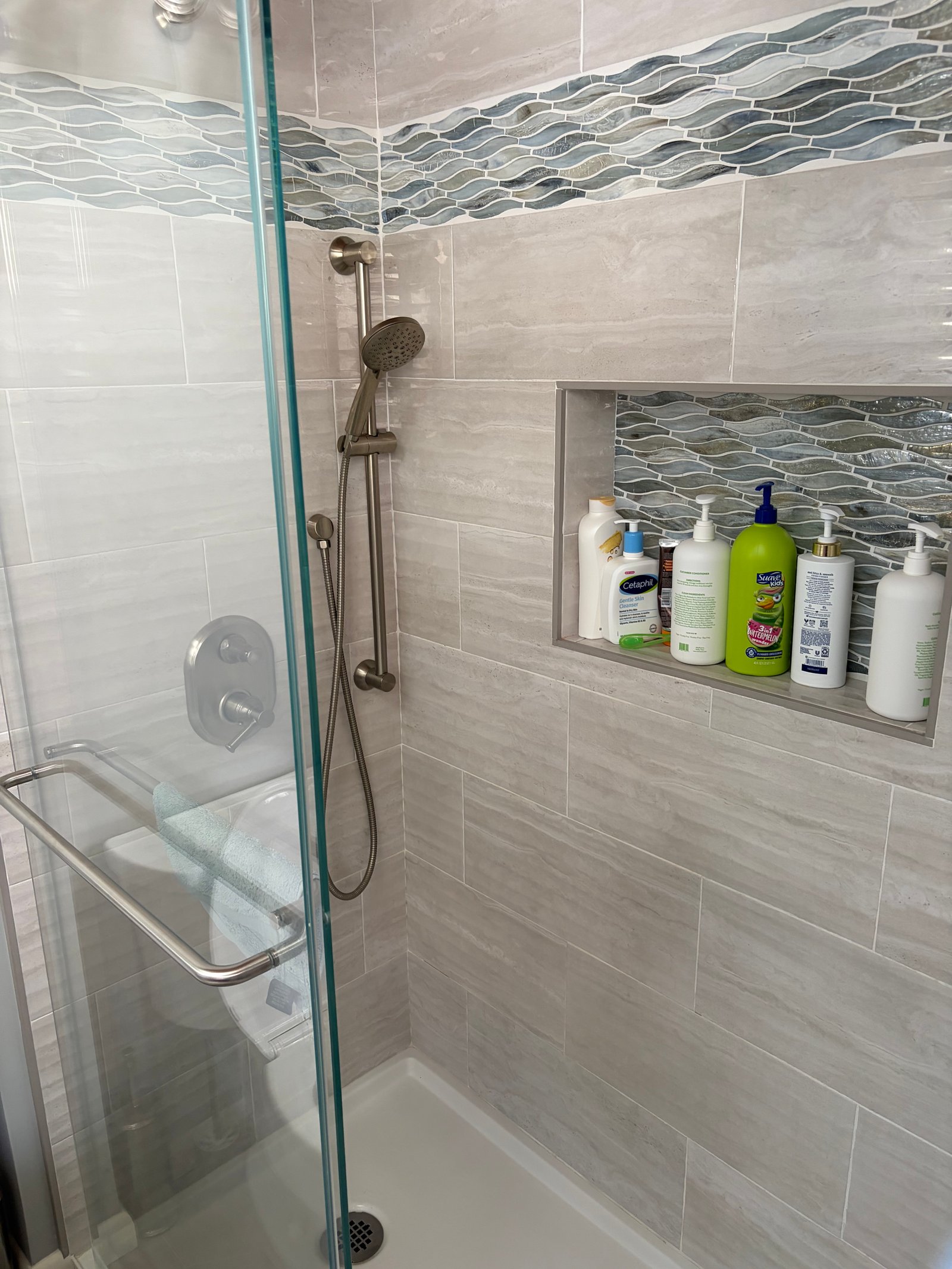 Clean shower tile and glass detail