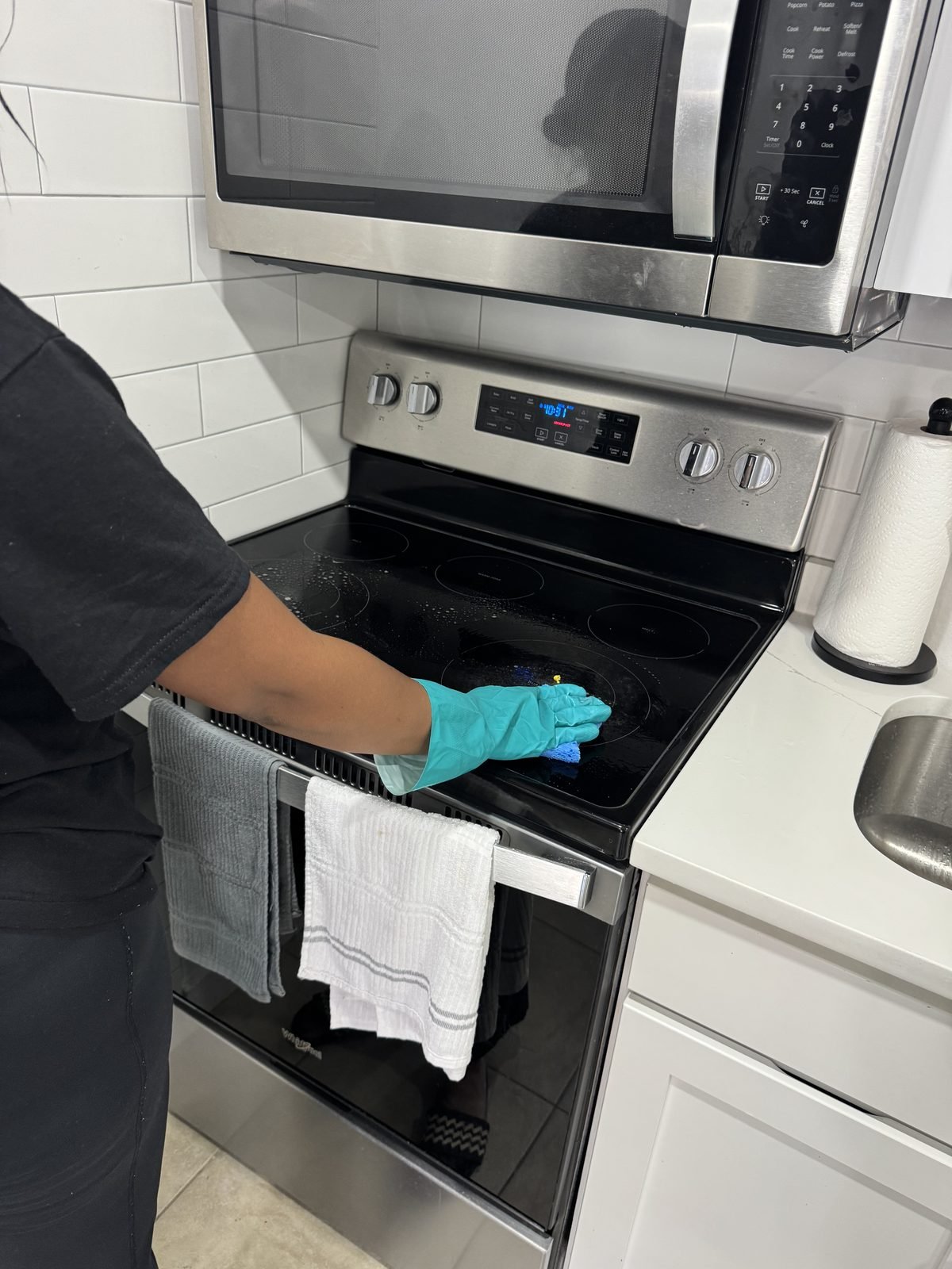 Cleaning a glass cooktop